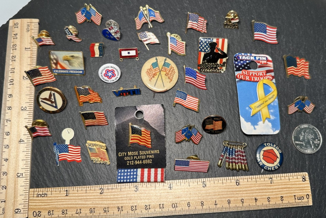 LOT OF 35+ VINTAGE USA PATRIOTIC PINS : FLAGS, VETERANS, '76, MORE I127