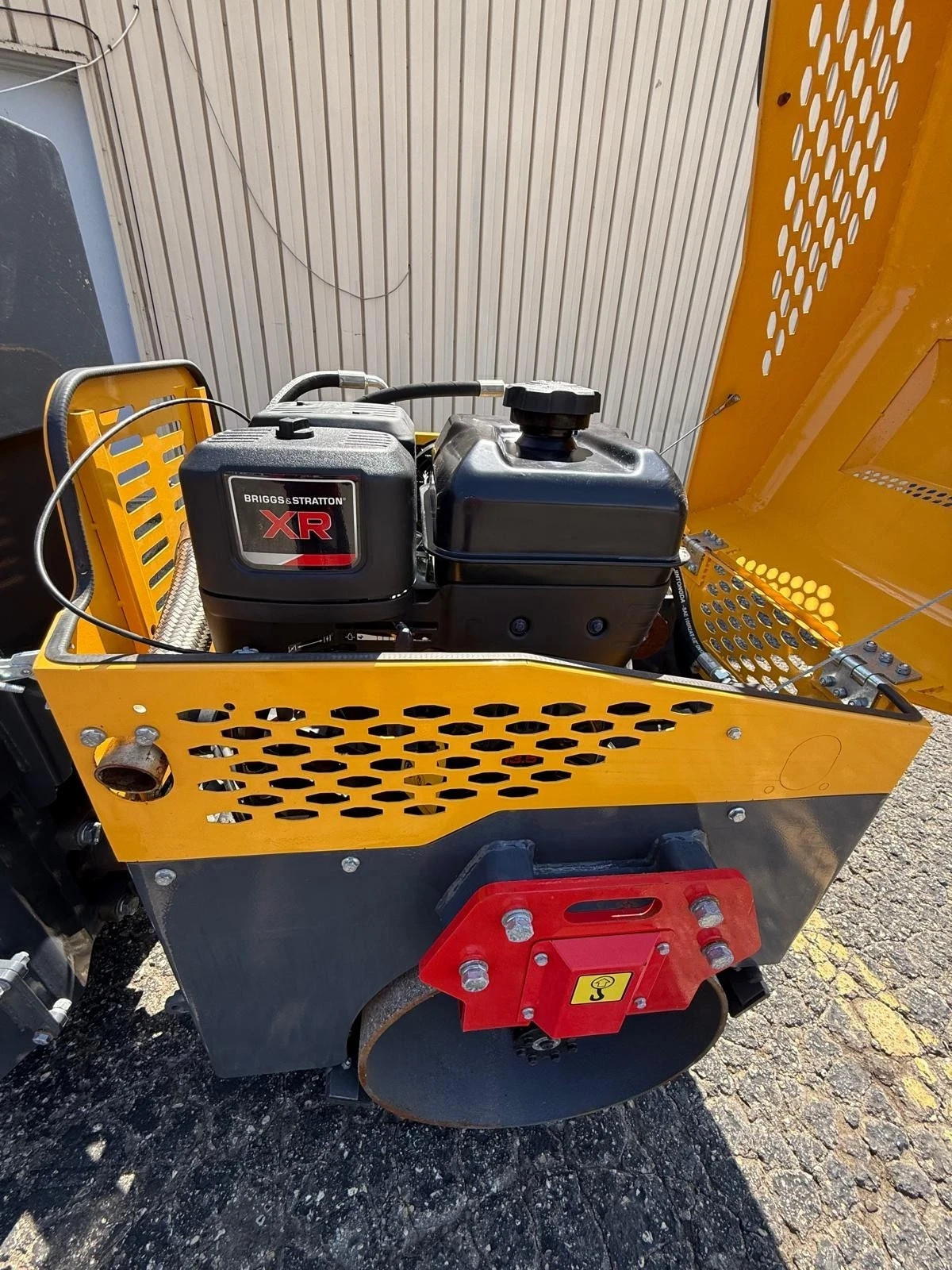 1 Ton Asphalt Roller BRIGGS & STRATTON ENGINE - EPA certified