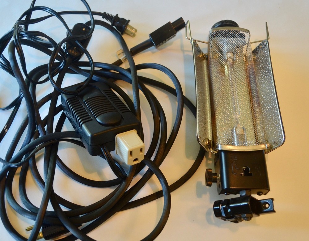 Lowel Tota Light New Bulb, Barn Doors, Cables, Dimmer Control, Screen, Tested