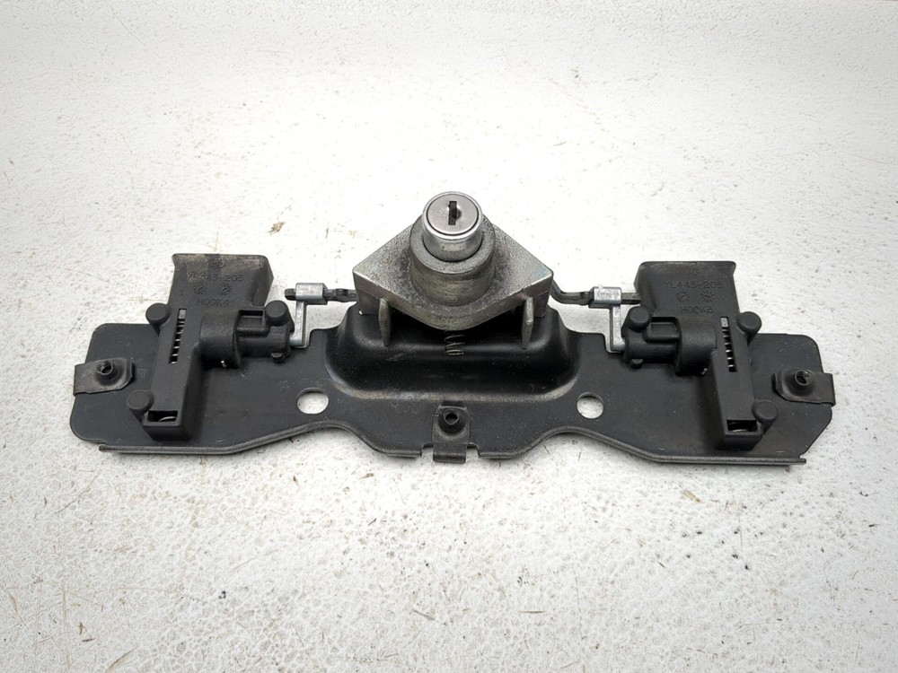 08-17 Victory Vision Deluxe Ignition Lock Set With Key