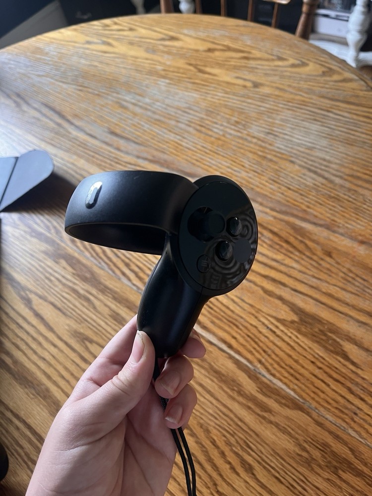 Oculus Rift VR Headset, Full Set With Controllers, Headset, Sensors, and Box