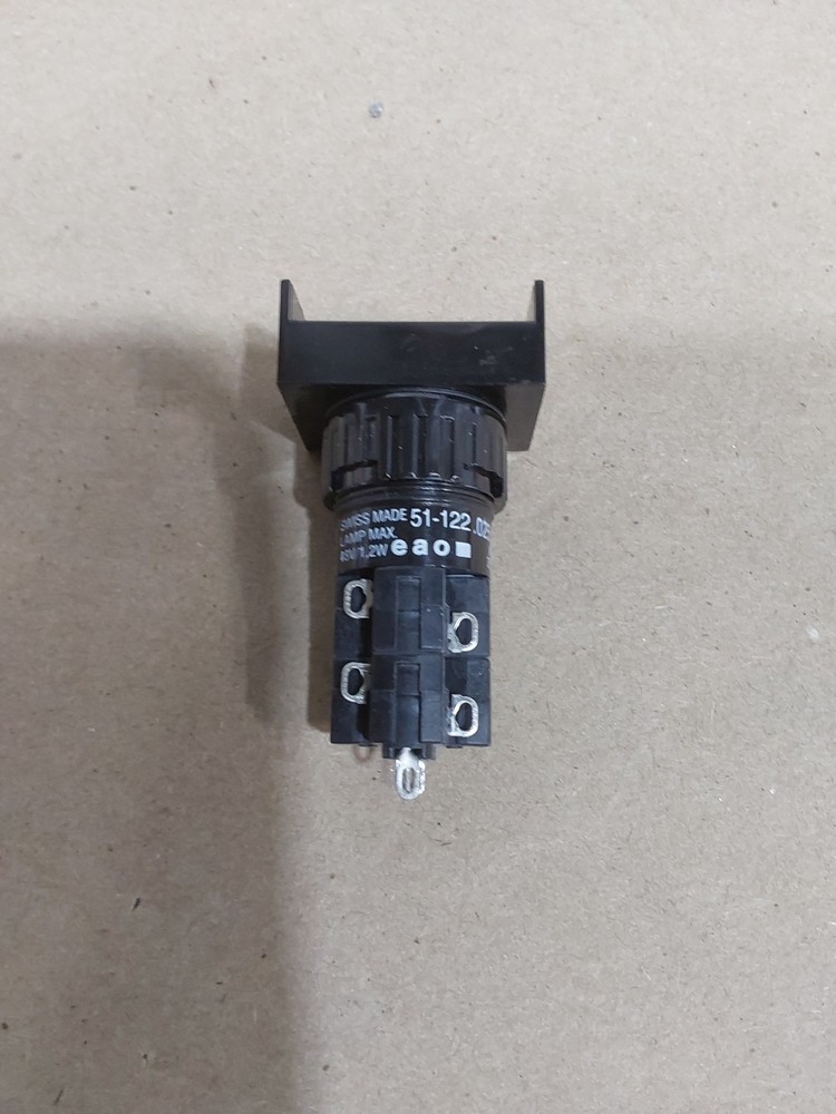 EAO Switch 51-122.025 2 Actuator,Selector switch, 2NO, 2NC MOM