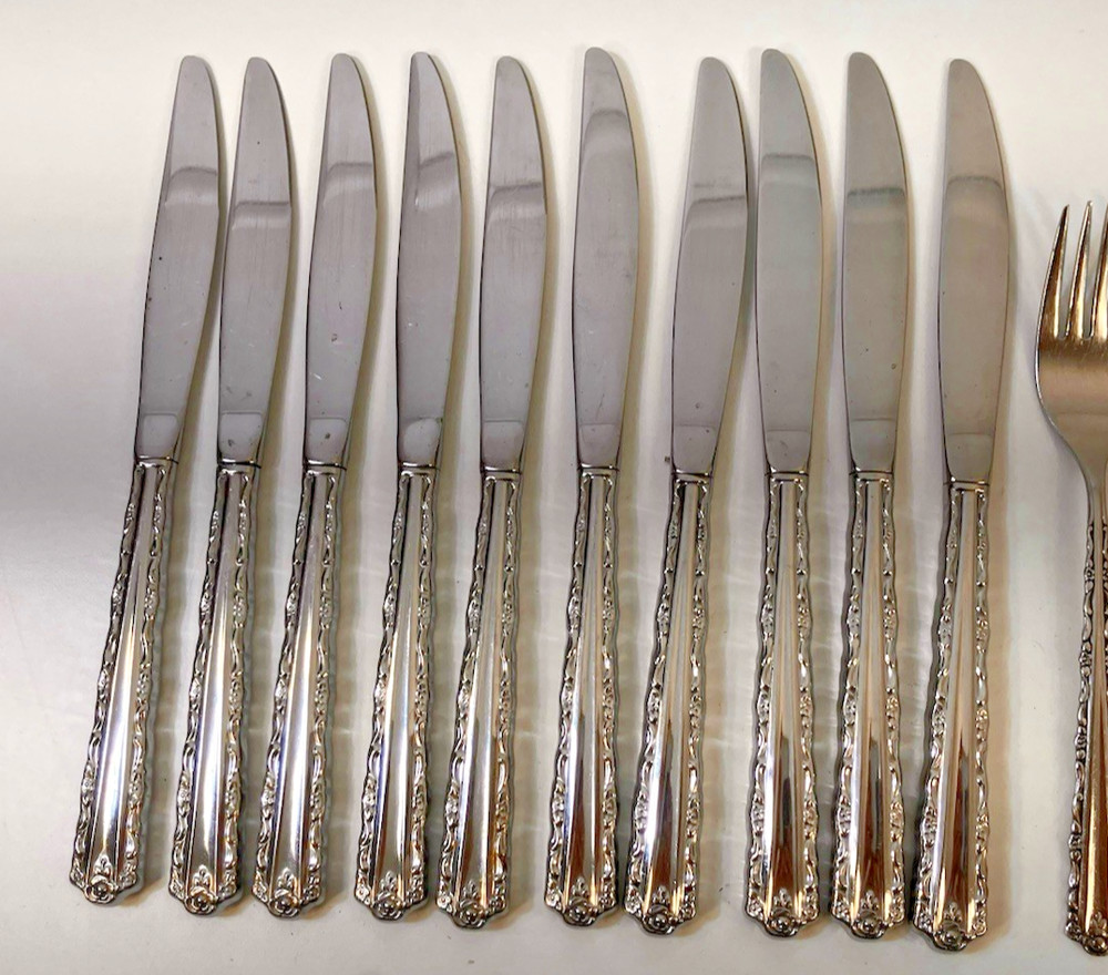 Lot Oneida Cherie Stainless Flatware