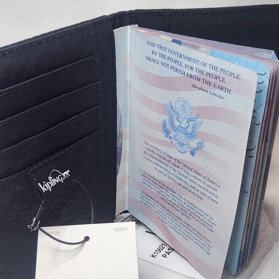 Kipling Passport Holder Black Python Embossed 4 Credit Card Slots 5.5 x 4 NWT