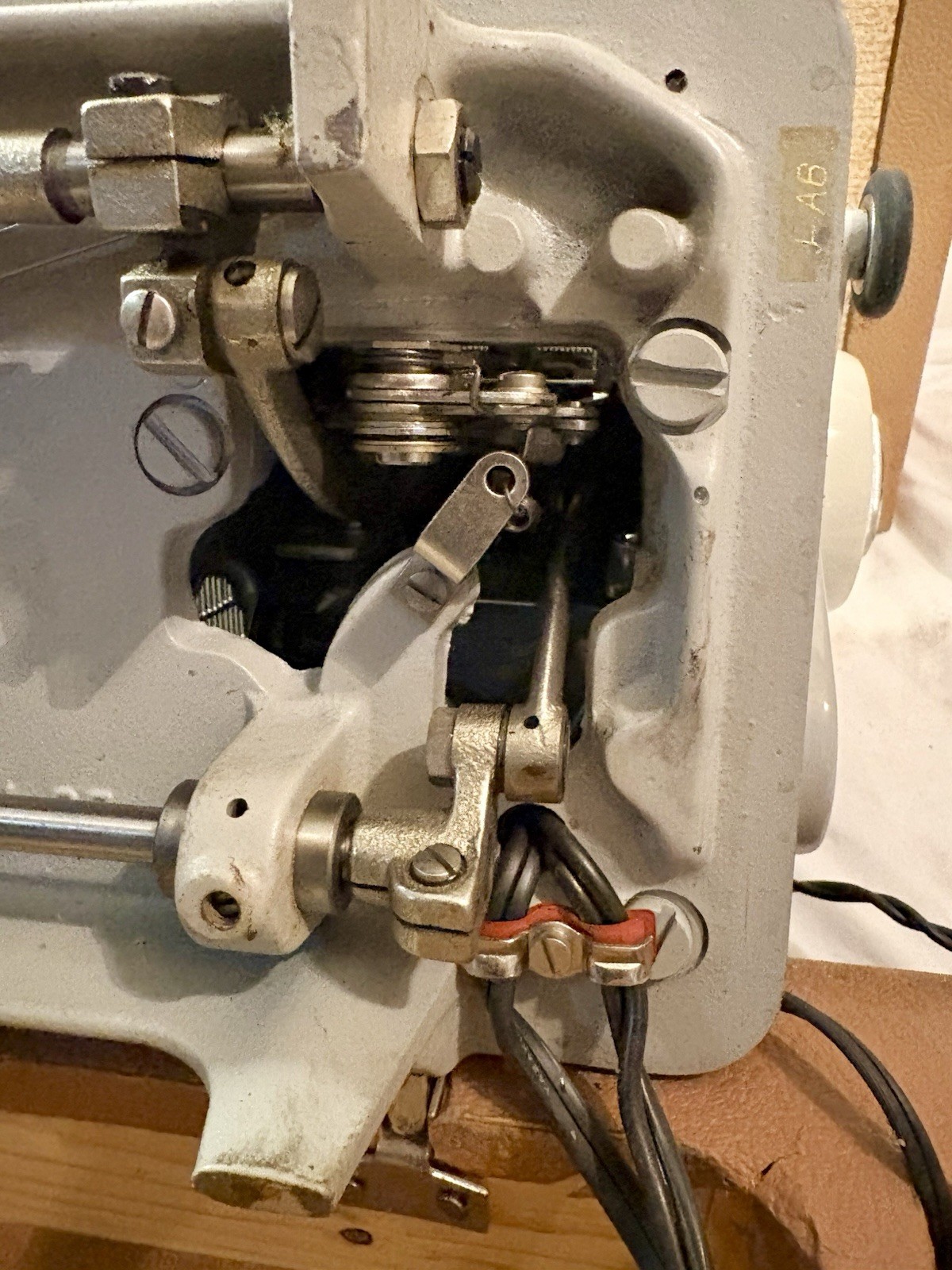 VINTAGE 1967 DOMESTIC ZIG-ZAF DIAL A STITCH MODEL 1665 SEWING MACHINE-WORKS WELL