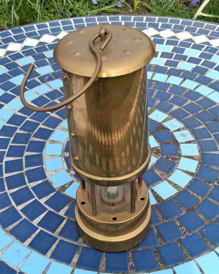 FERNDALE COAL COLLIERY MINERS LAMP ~ TRACKED POST