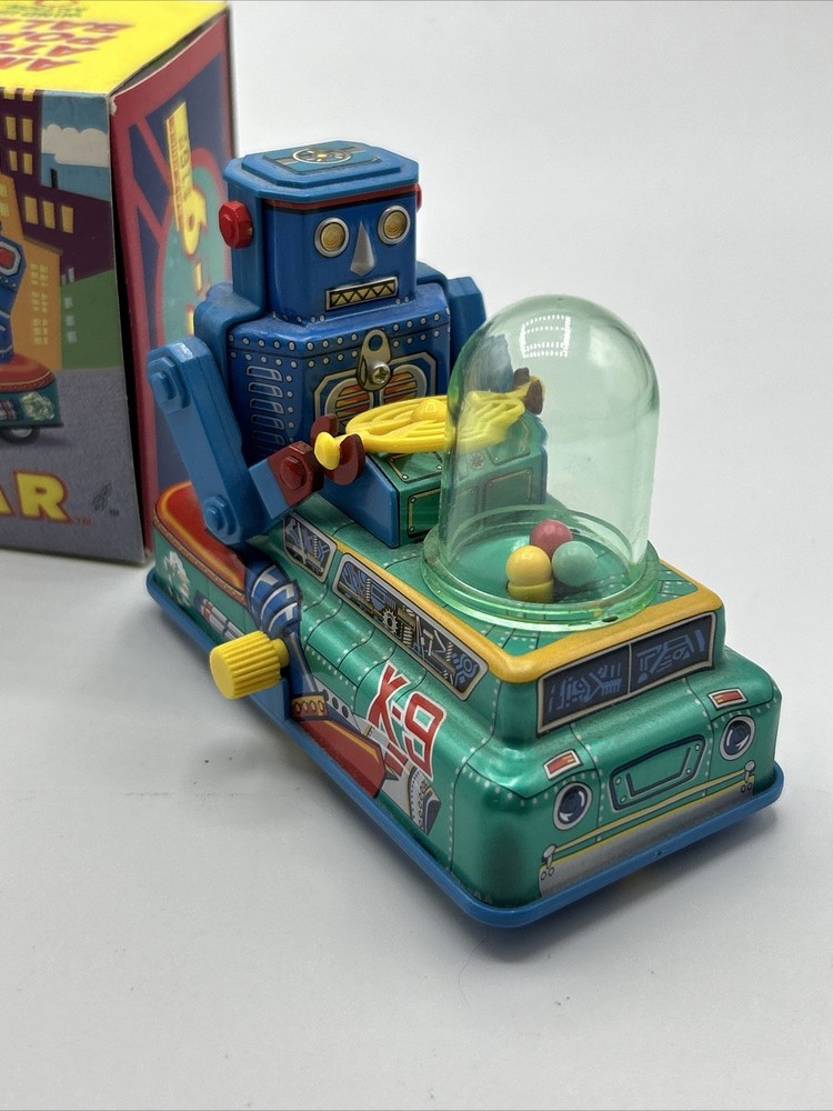 1977 Rocket U.S.A. X-9 Wind Up Action Robot Car