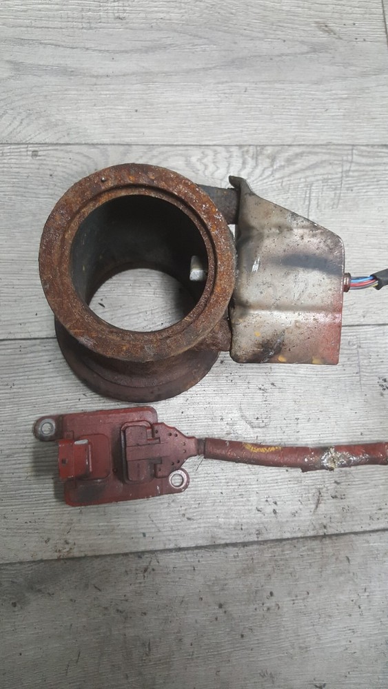 CUMMINS ISX15 NOX SENSOR AND PIPE 2894941