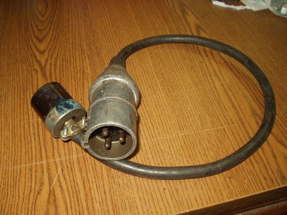 3 Pin & Sleeve Plug 30-Amp 125-Volt  single pole,3-Wire, Grounding  to std plug
