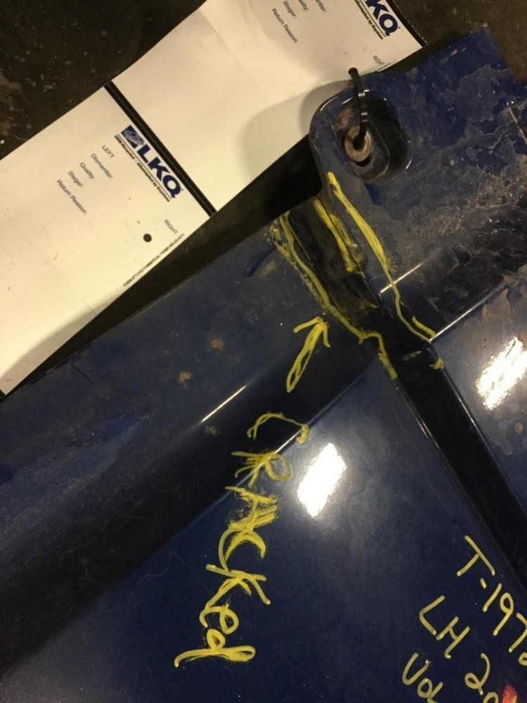 For 2007 VOLVO VNL SIDE FAIRING Left , OH