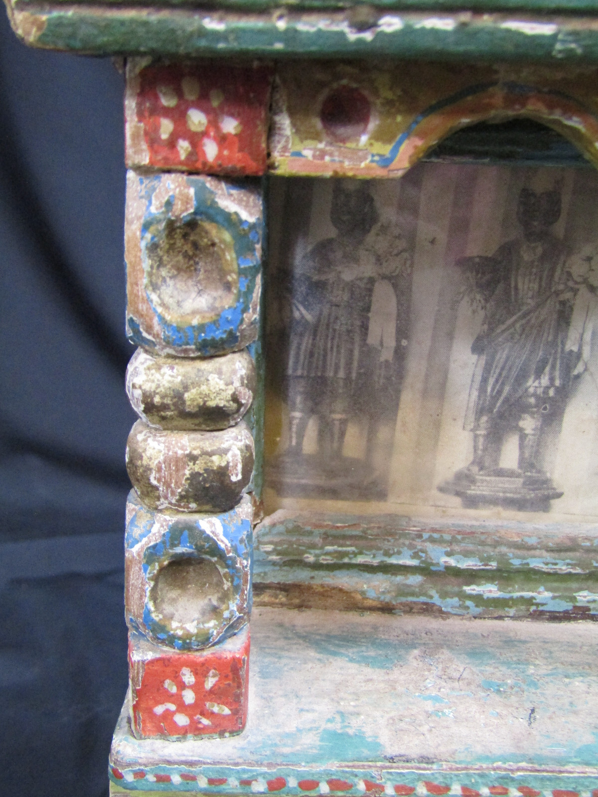 ANTIQUE MEXICAN WOOD NICHO/SHRINE WITH 3 WISE MEN RELIGIOUS ARTIFACT