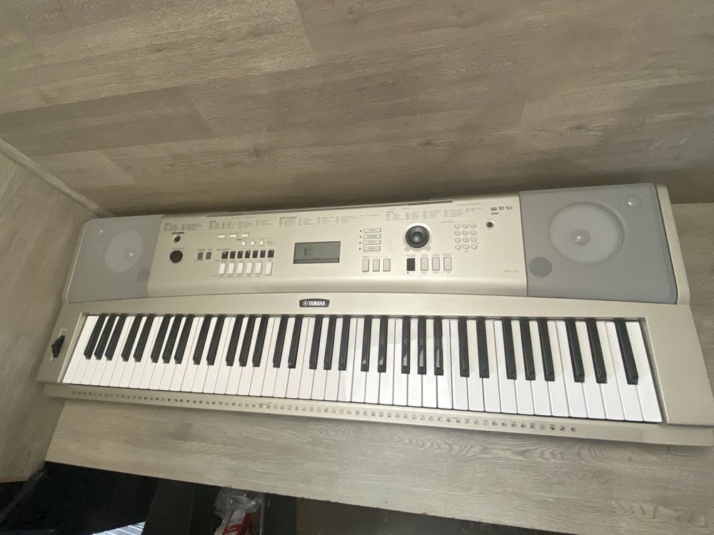 Yamaha YPG-235 Portable Grand Electronic Keyboard
