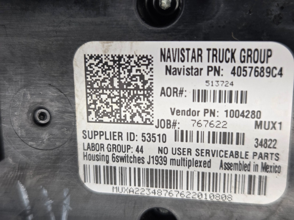International 2 SWITCH PANEL Dash Panel - 4057689C4, 1004280 MUX