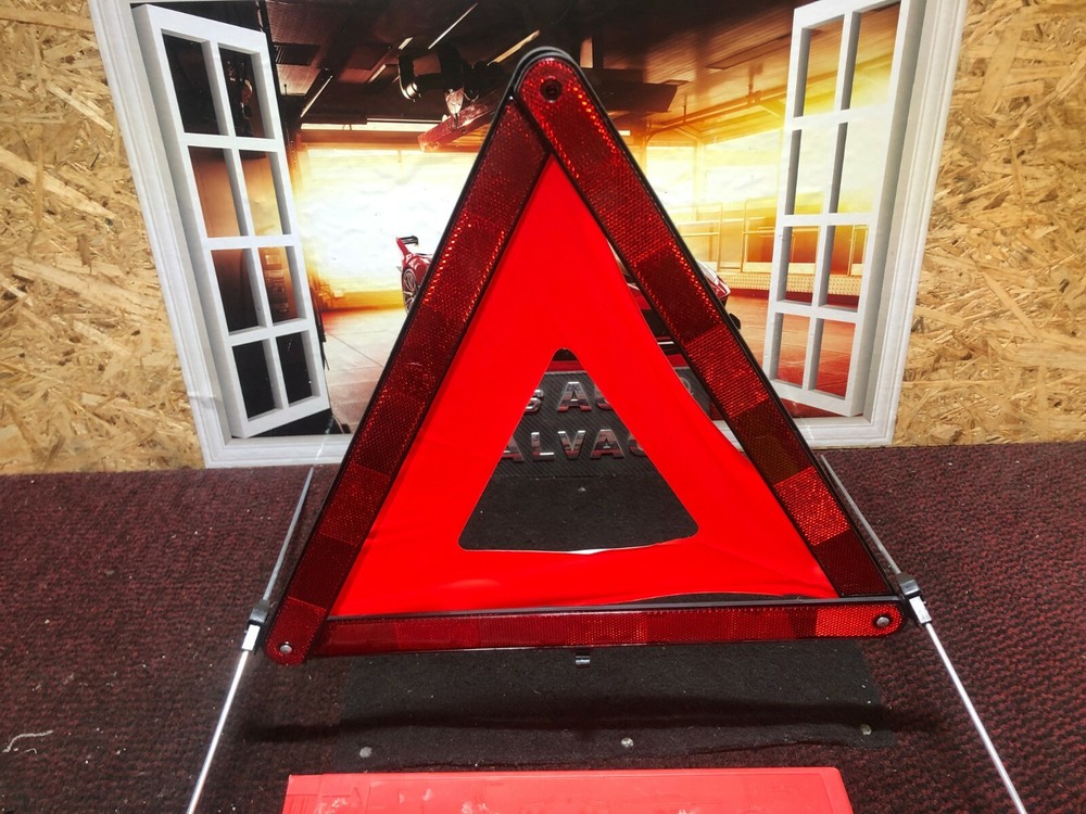 UNIVERSAL CAR WARNING TRIANGLE 27R031004