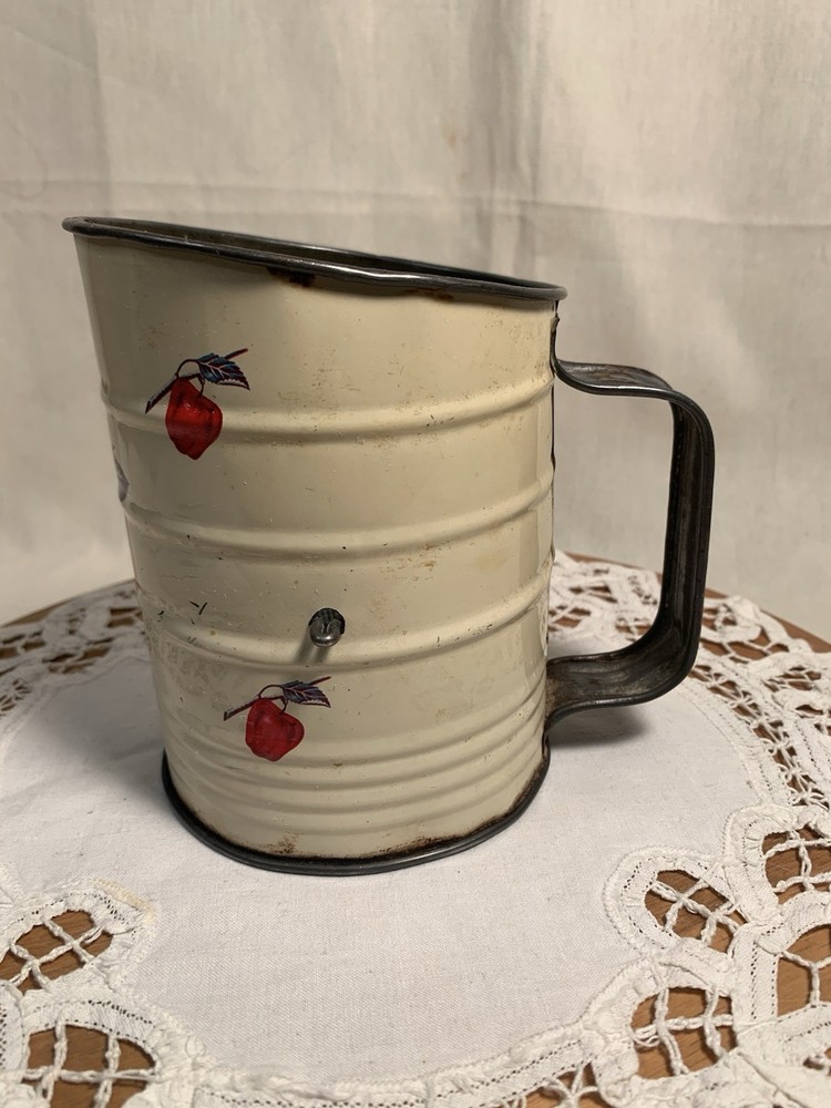 Bromwell’s USA, Apple Litho, 3-Cup Flour Sifter