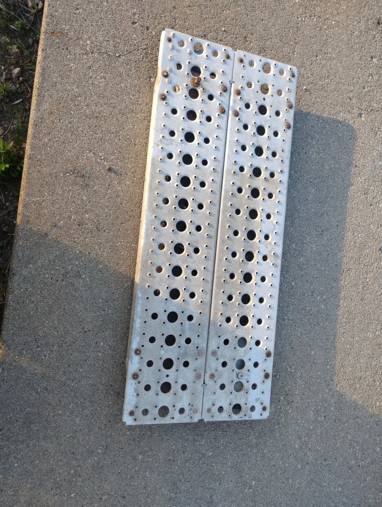 FREIGHTLINER COLUMBIA 120 DECK CATWALK STEP Frame Decking