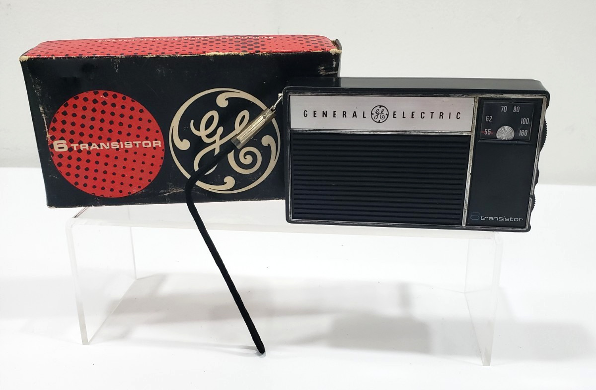 Vintage Transistor Radio General Electric P1750  w/box NOT working Hong Kong