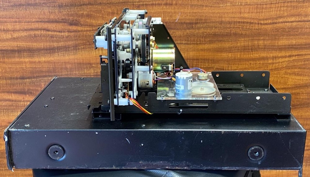 NAKAMICHI UNIDIRECTIONAL AUTO REVERSE SYSTEM DEMO UNIT- NOT WORKING FOR PARTS.