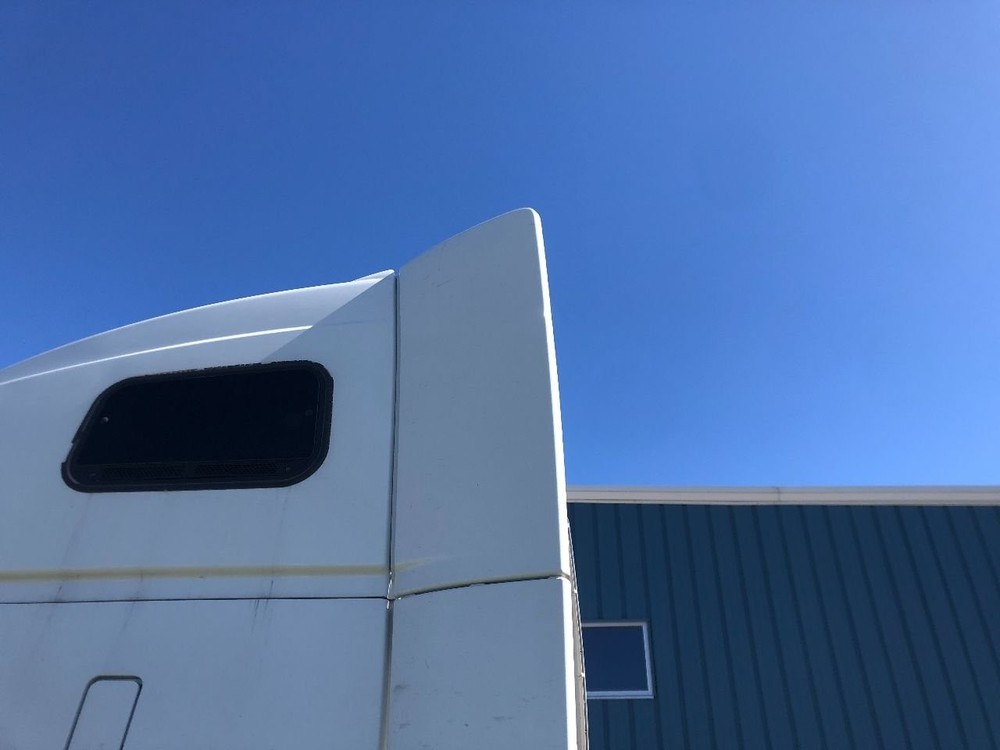 1998-2018 Volvo VNL WHITE Left/Driver UPPER Side Fairing/Cab Extender - Used