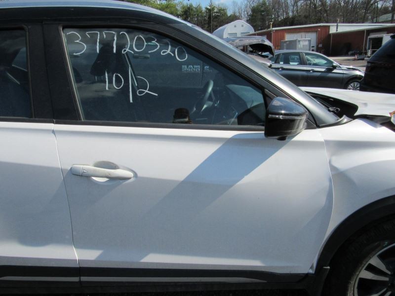 KICKS 2018 Glove Box 958450