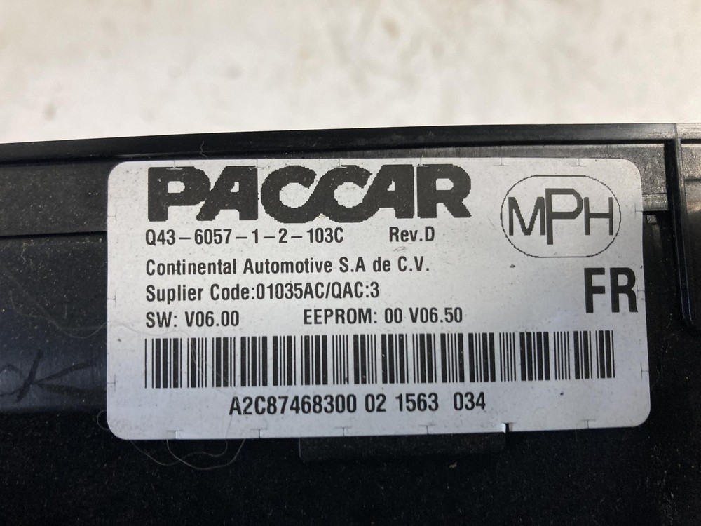 2013-2018 Peterbilt 579 Speedometer Instrument Cluster - Used