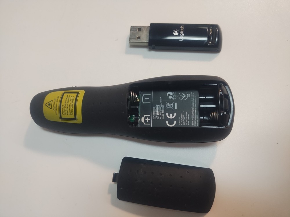 Logitech Wireless Presenter R400 Presentation Wireless remote with Laser Pointer