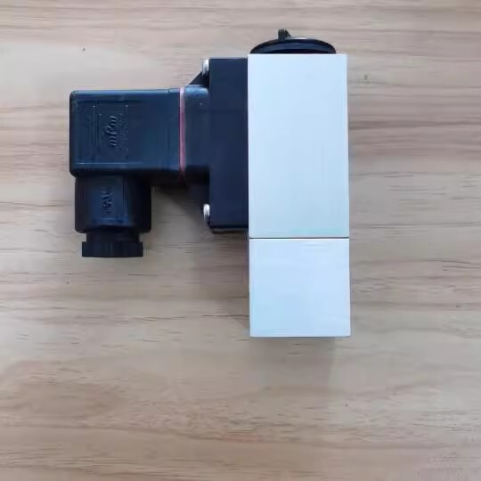 1pcs Danfoss MBC5100 061B000966 sensor