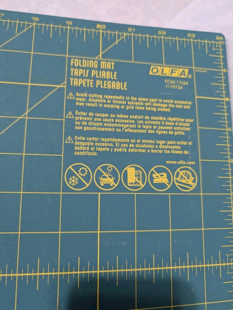 Olfa Folding Cutting Mat 17" x 24" Green