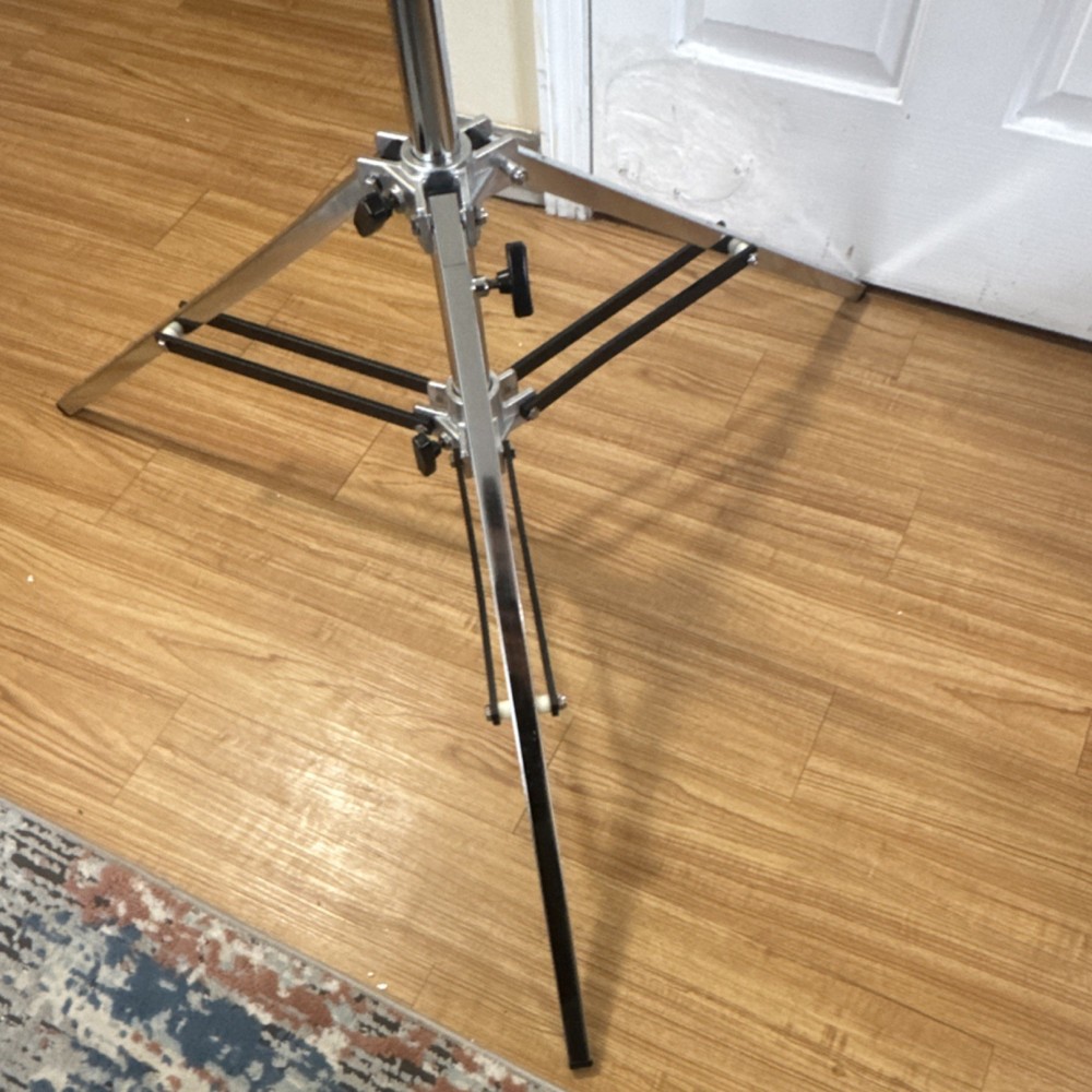 Matthews Baby Digital STD 3X Riser Light Stand 387032