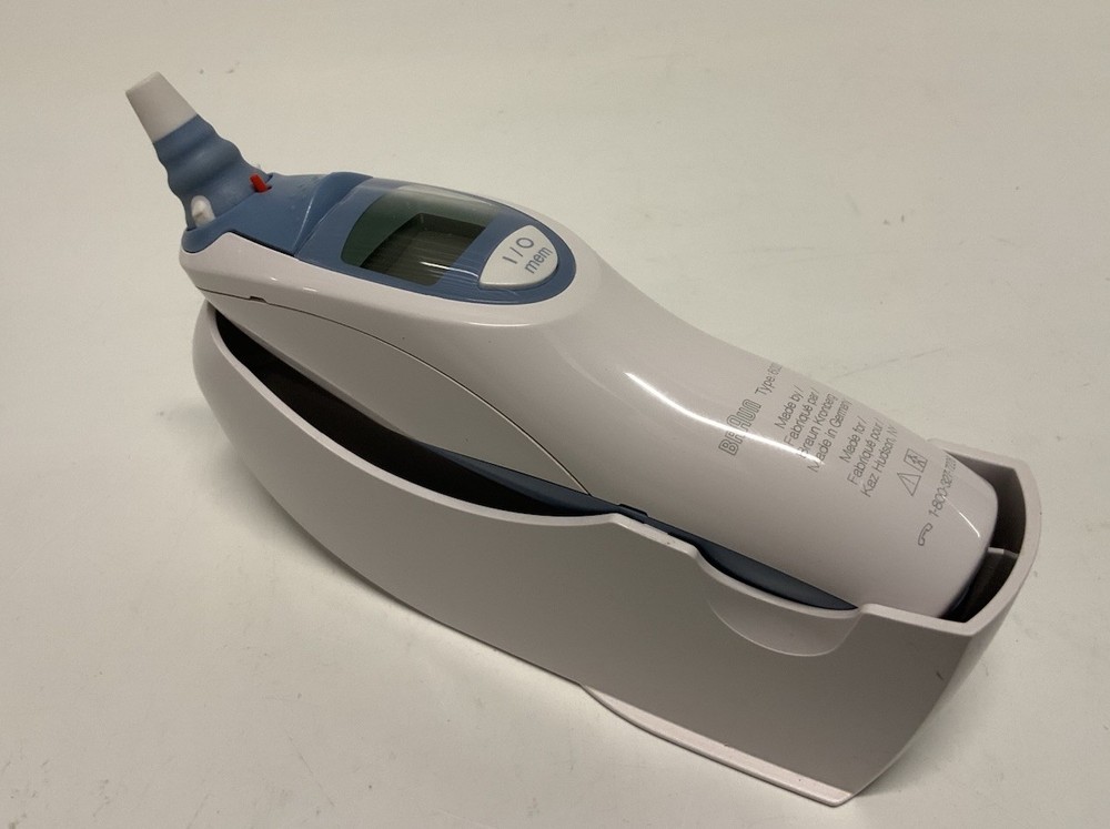 Braun ThermoScan Ear Thermometer Type 6022 Clean/Tested/Working w/ Base
