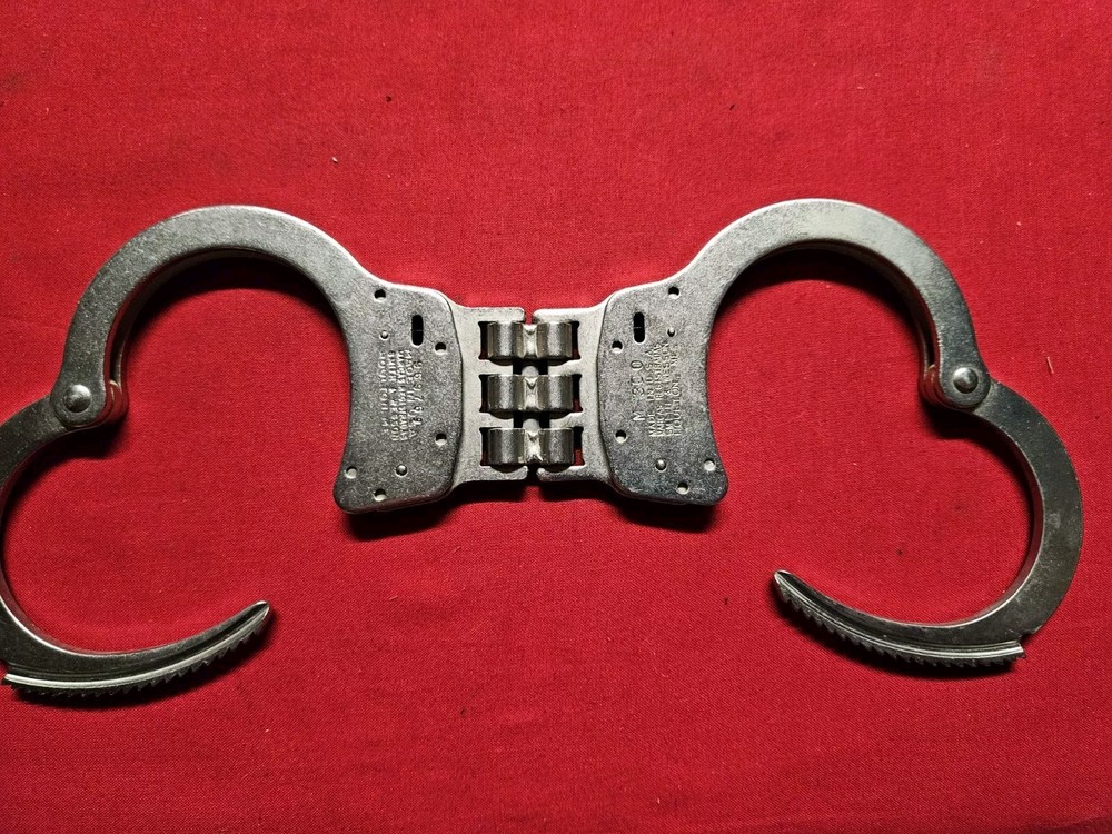 Smith & Wesson M-100 Handcuffs W/Key. Hinged Cuffs.