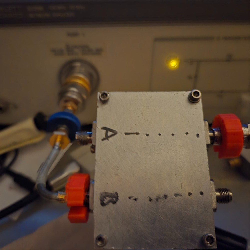 mystery RF stripline device (coupler? filter?) SMA, or a nice project box Plots