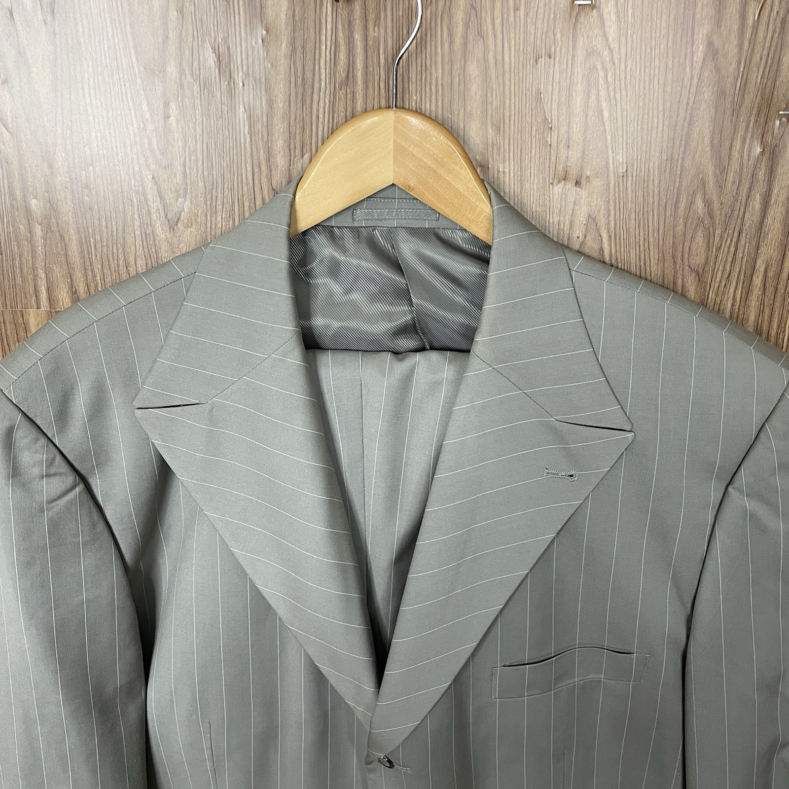 Giorgio Fiorelli Uomo 2 Piece Suit Mens 50L 42x29 Beige Striped Polyester Peak