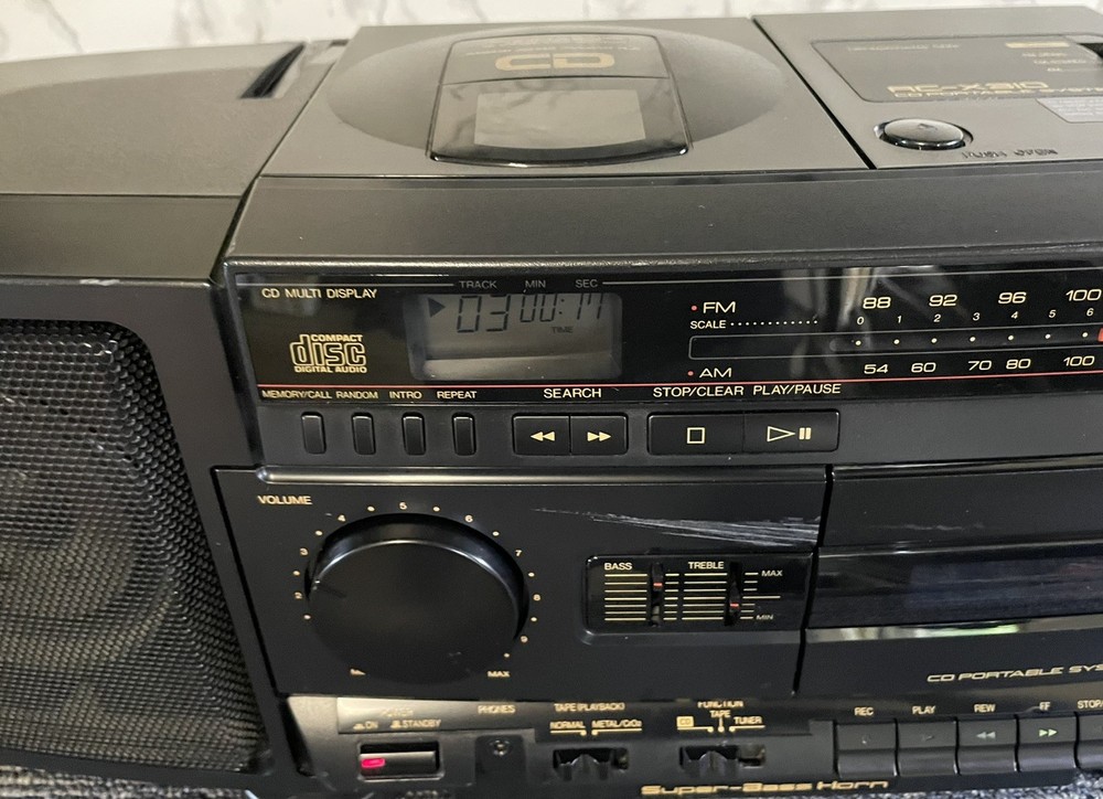 JVC RC-X310 FM/CD Portable Stereo System