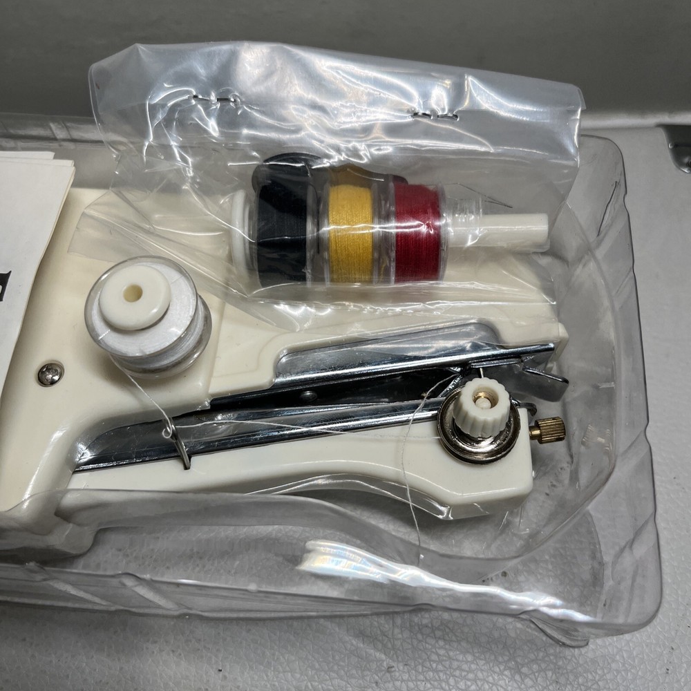 E Z SEWING Portable Hand Held Super Machine - Vintage
