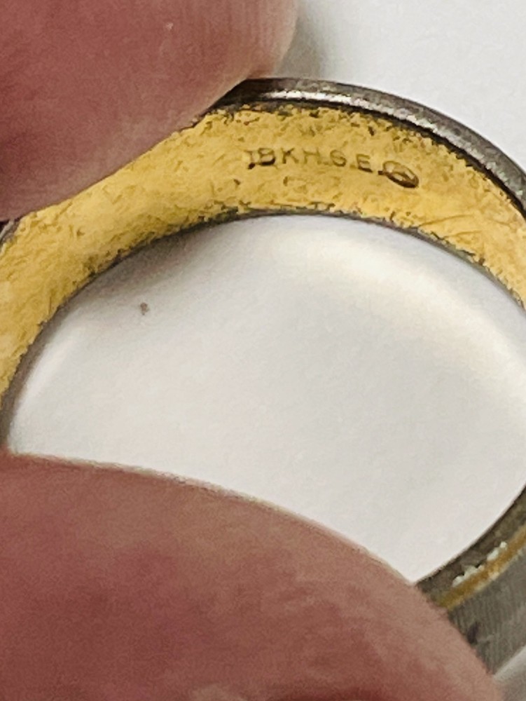 Pretty 18 KT Vintage Finger Ring