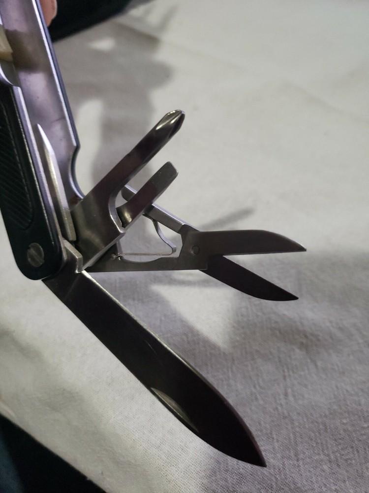 Northwest Territories Multi Tool With Bag