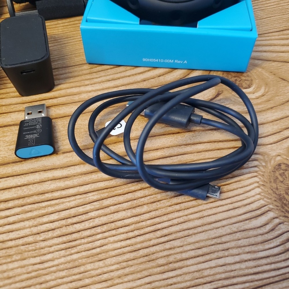 2x HTC Vive Tracker 2018 2.0 Full Body Tracking VRChat - Complete Dongle Straps