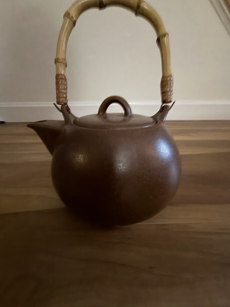 Ceramic Tea Pot W/ Handle, Strainer