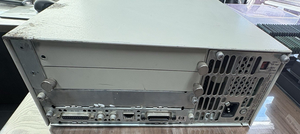 HP 9000/300 Hewlett Packard Workstation Computer **TURNS ON**