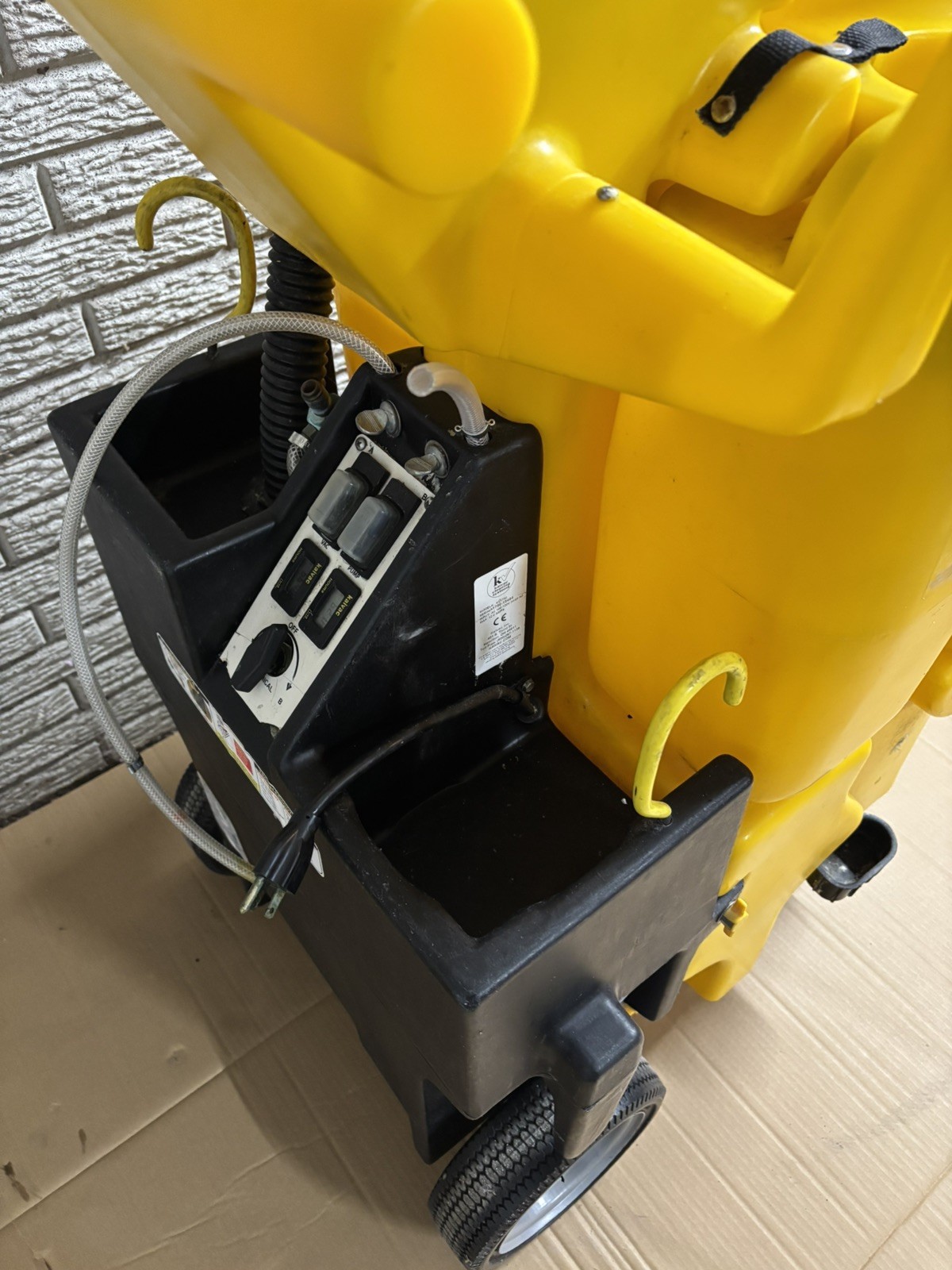 KaiVac 1750 Mid-Size No-Touch Cleaning System Machine, please read notes.