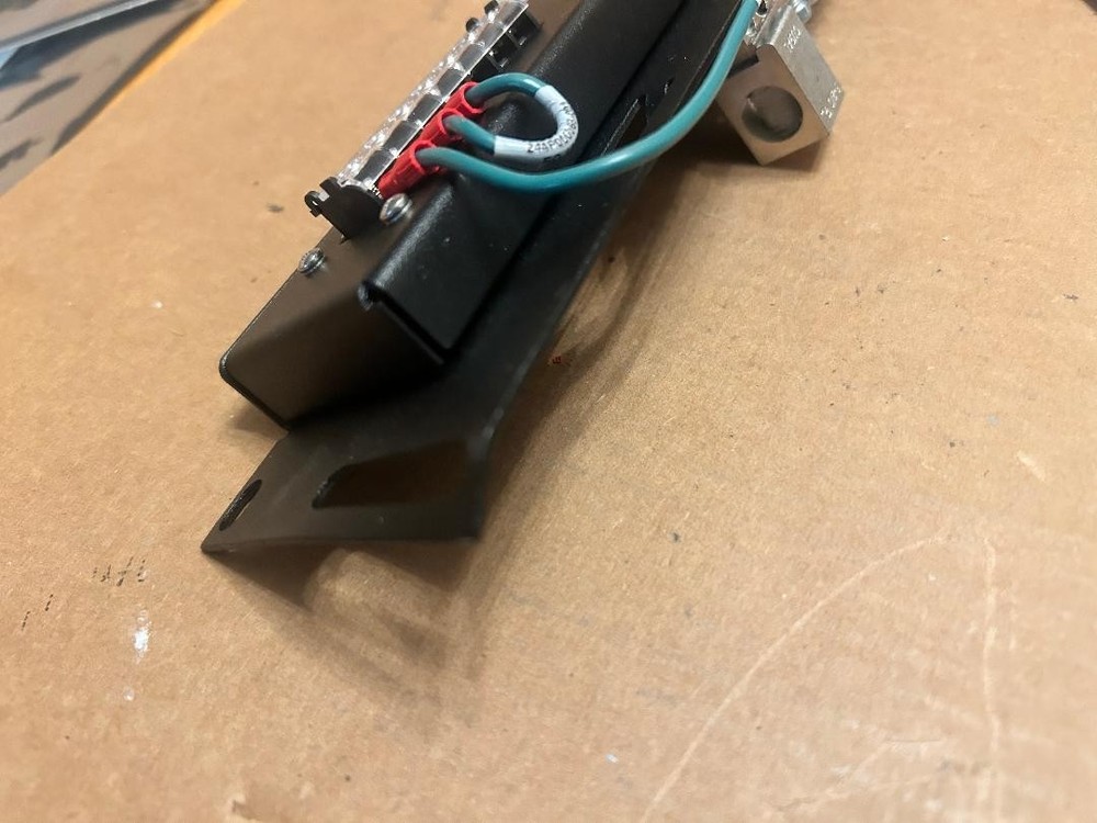 West 200P000280-401 Power Distribution Unit READ