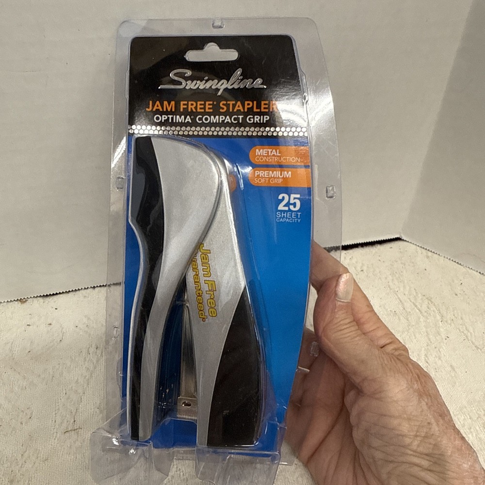 Lot 2 Swingline staplers 25 Sheet