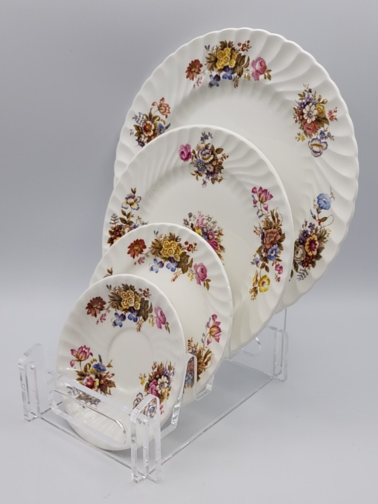 Aynsley Fine Bone China Summertime Pattern 5 Piece Place Setting READ BLUE