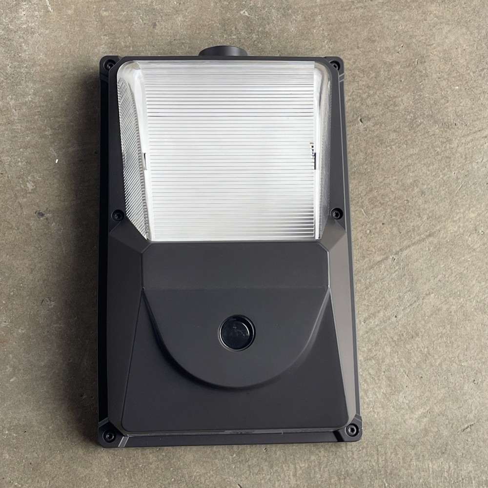 Maxlite 101552 GUARDMAX LED SECURITY LIGHT - 15W, 120-277V, 5000K, BRONZE