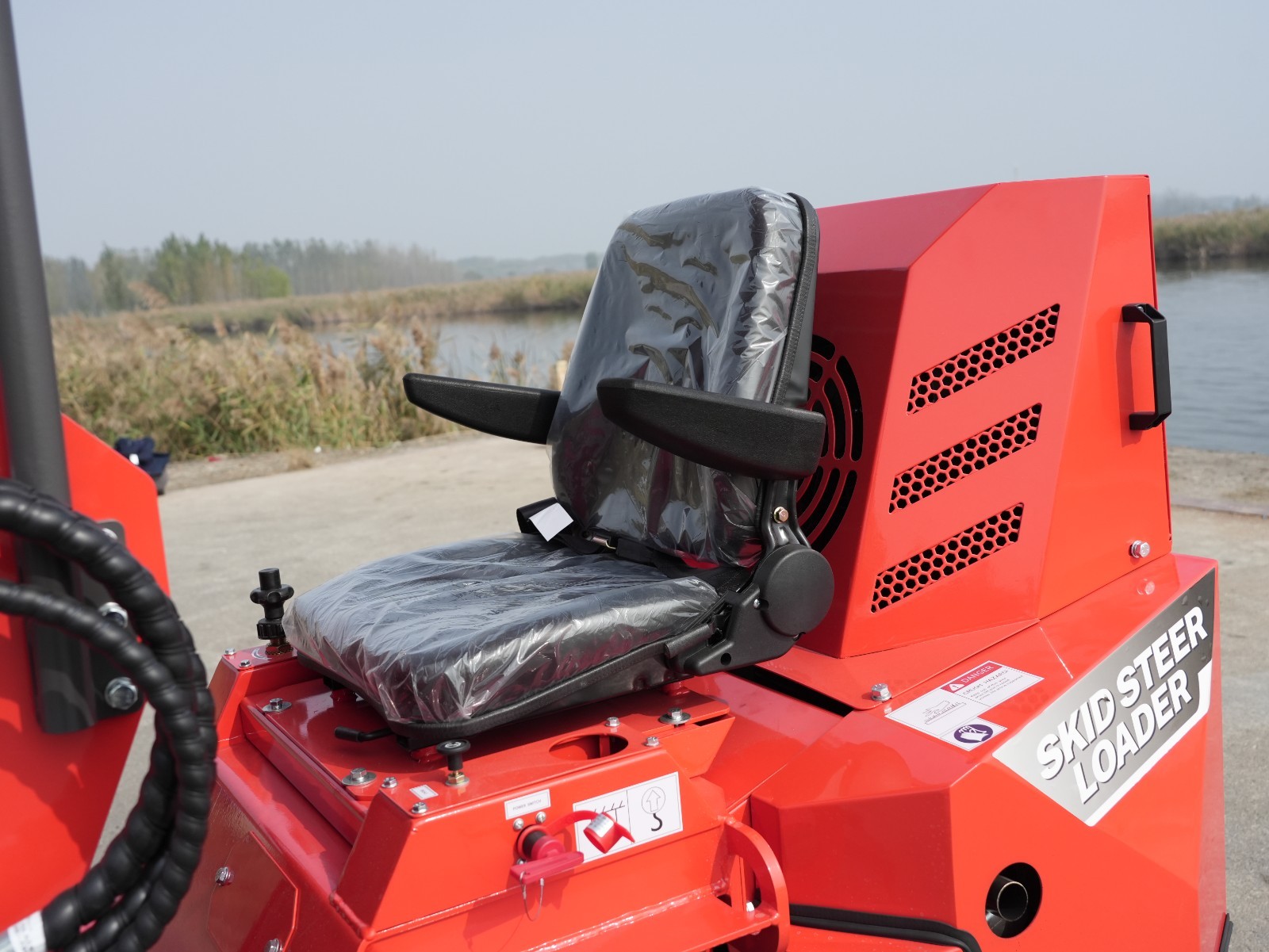 B&S 23HP Ride-On Wheeled Mini Skid Steer Loader with EPA Engine