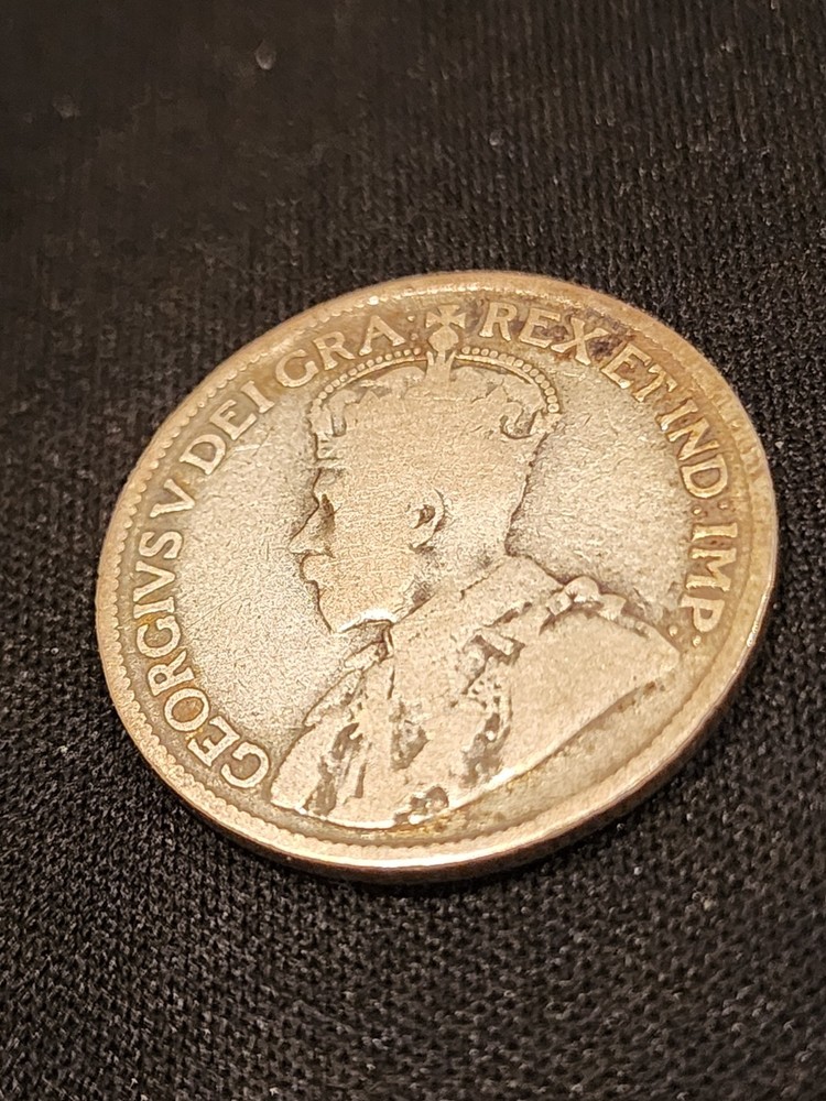 1915 Canada 25 Cents Silver Coin