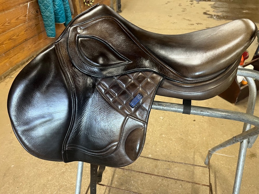 custom jump saddle