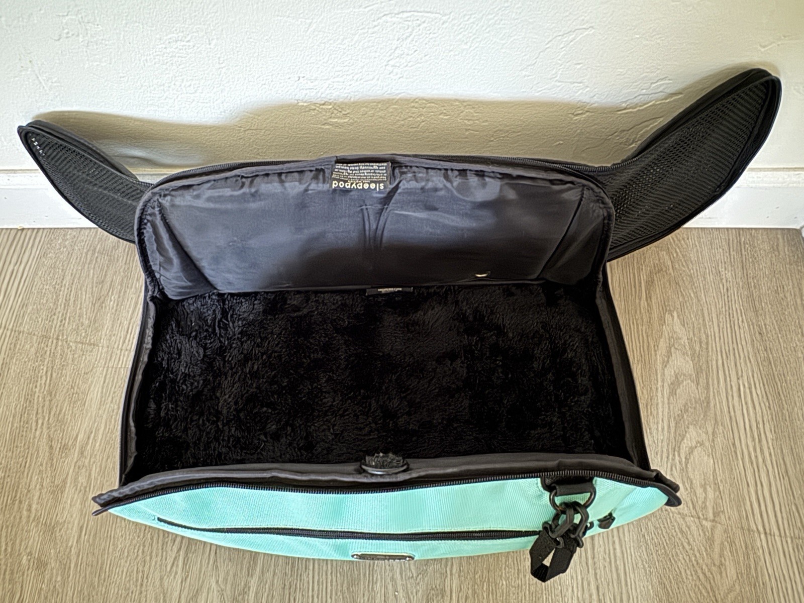 Sleepypod Air Airline Pet Carrier in Robin Egg Blue Shoulder Bag (up to 18lbs)