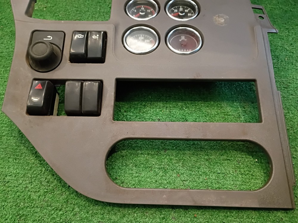 Peterbilt Center Dash w/Guages
